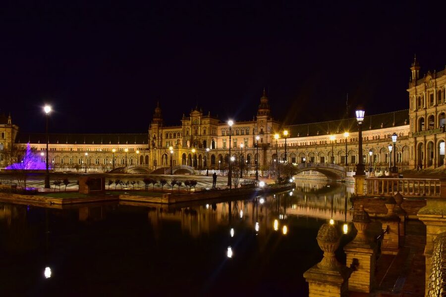 Seville: 2.5-Hour Evening Electric Bike Tour - The Core Ride: Maria Luisa Park to Plaza de España (and the Big Night Photos)
