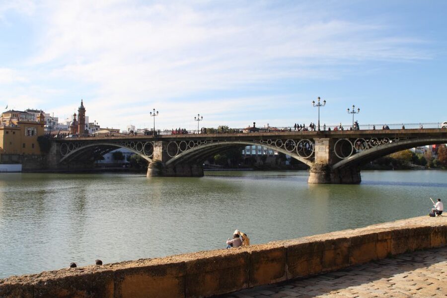 Seville: 3–Hour Bike Tour along the Guadalquivir River - Following the Guadalquivir: what makes the river route feel peaceful