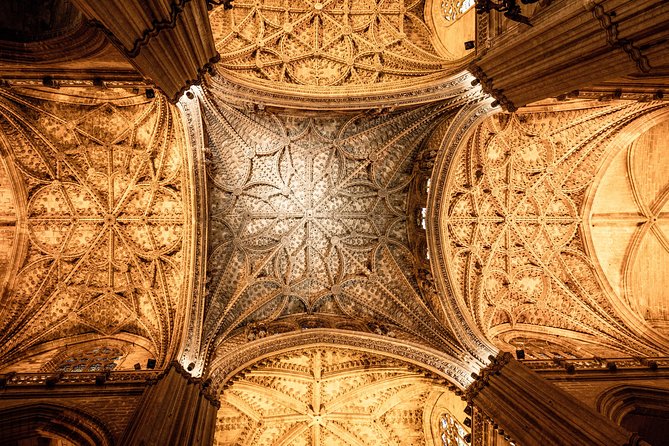 Seville Alcazar, Cathedral and Giralda Skip-The-Line Guided Tour - Group size, headsets, and how the tour feels in real life