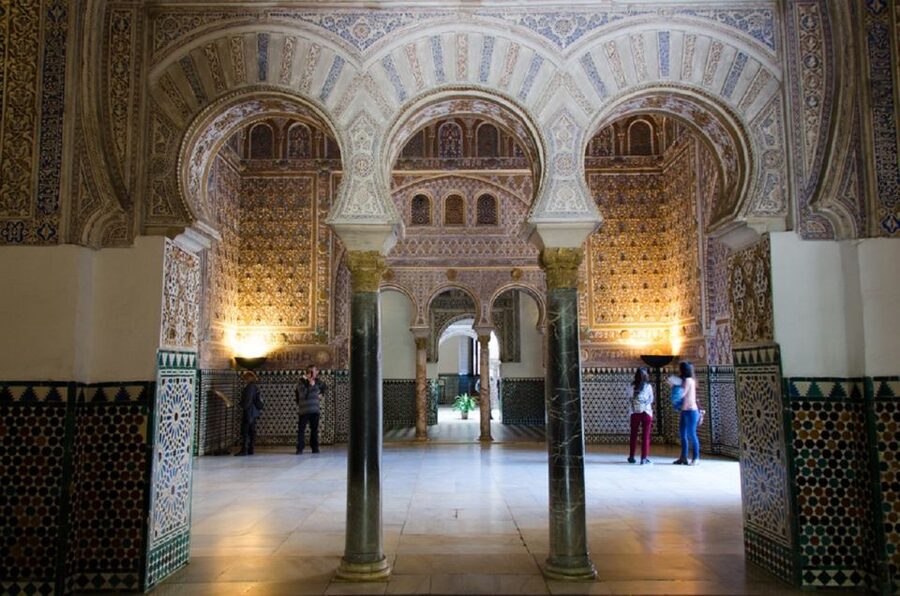 Seville: Alcázar, Cathedral & Giralda Fast Track Guided Tour - Who should book this Seville fast-track combo?