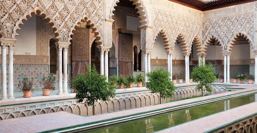 Seville: Alcázar, Cathedral & Giralda Fast Track Guided Tour - Meeting at Plaza del Triunfo, then cutting straight to the Alcázar