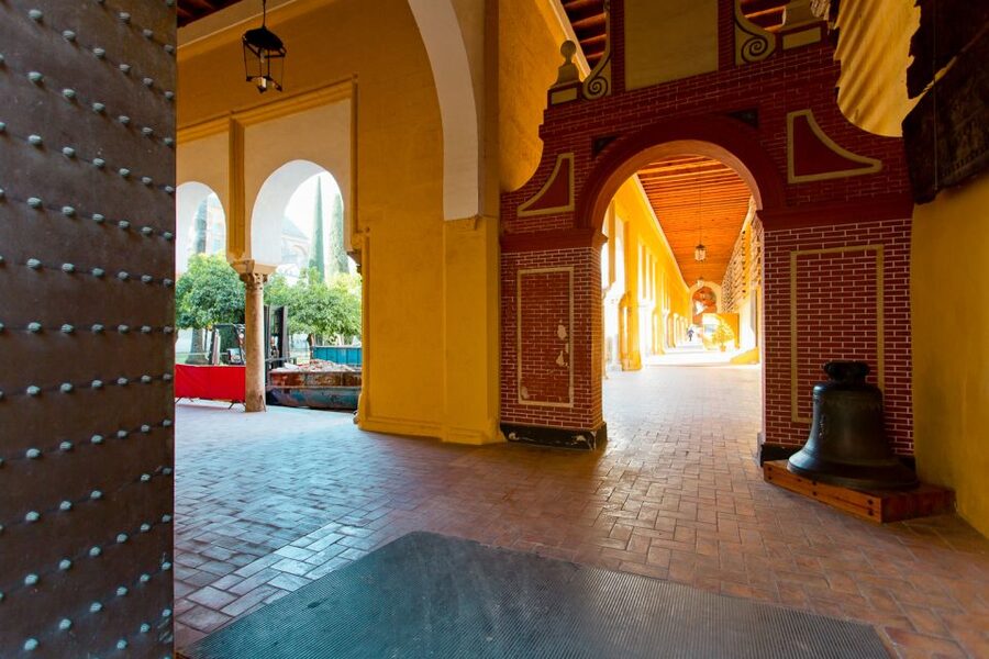 Seville: Alcázar, Cathedral & Giralda Fast Track Guided Tour - The Giralda climb: the bell tower finish and the views worth the stairs