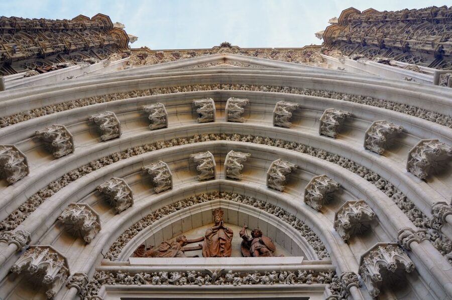 Seville: Alcazar & Cathedral Skip-the-Line Guided Tour - Your hour of free time in and around the Cathedral