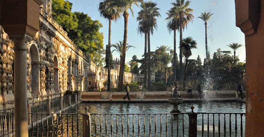 Seville: Alcazar & Cathedral Skip-the-Line Guided Tour - Why the official guide is the real value