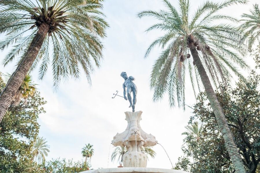 Seville: Alcazar Guided Tour with Entrance - Santa Cruz nearby: how this tour fits a Seville day
