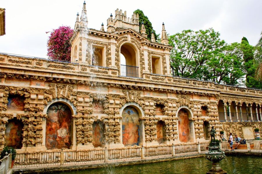 Seville: Alcazar Skip-the-Line Guided Tour with Tickets - Patio del León and the Gardens: A Tour That Uses All Your Senses
