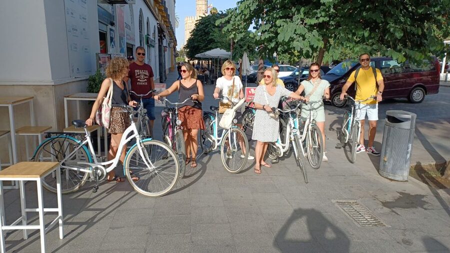 Seville: All Day Bike Rental - Picking up your bike at Surf the City in Seville