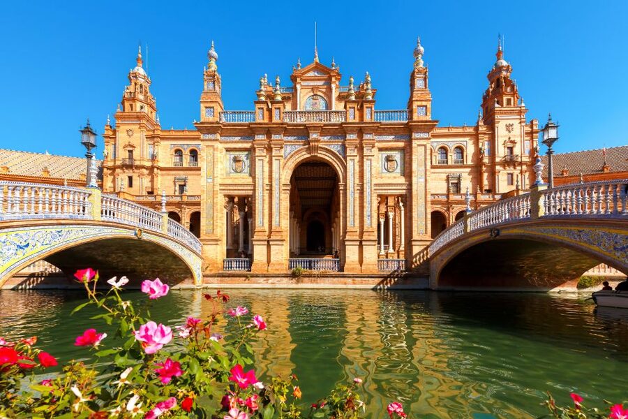 Seville: Authentic and Romantic Horse-Drawn Carriage Ride - Parque Maria Luisa: that sweet spot for photos and shade