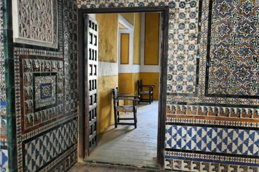 Seville: Casa de Pilatos and Condesa de Lebrija Palace Tour - Skip-the-line and private pacing: how to make the 2.5 hours actually feel like value
