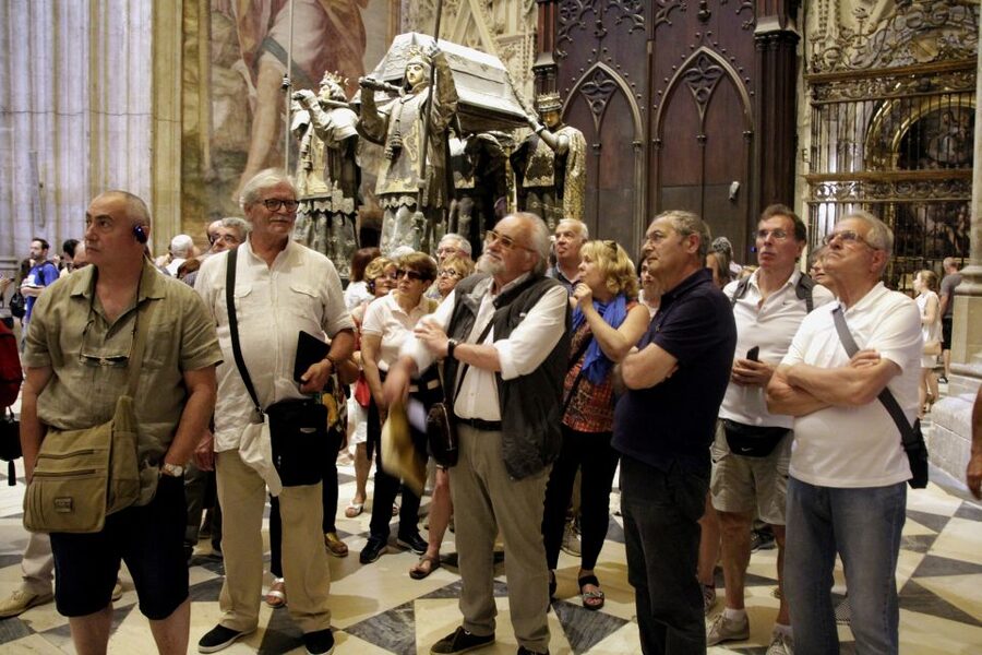Seville: Cathedral 1-Hour Guided Tour - Language and pacing: how to make sure the hour fits