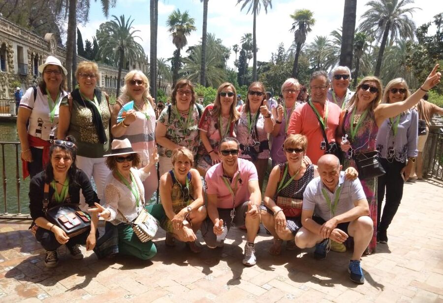 Seville: Cathedral & Alcázar Guided Tour with River Cruise - Inside the Royal Alcázar: pavilions, rooms, and gardens you can picture