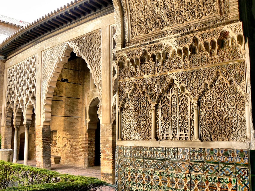 Seville: Cathedral & Alcázar Guided Tour with River Cruise - Seville Cathedral and Giralda climb: the fast route to the wow moments