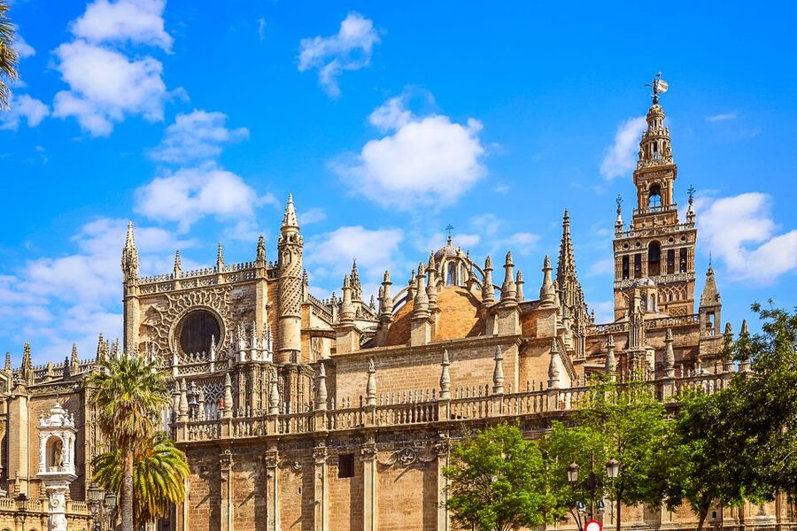 Seville: Cathedral and La Giralda Entry Ticket - Climbing La Giralda: ramps, the top crowd, and the view net question