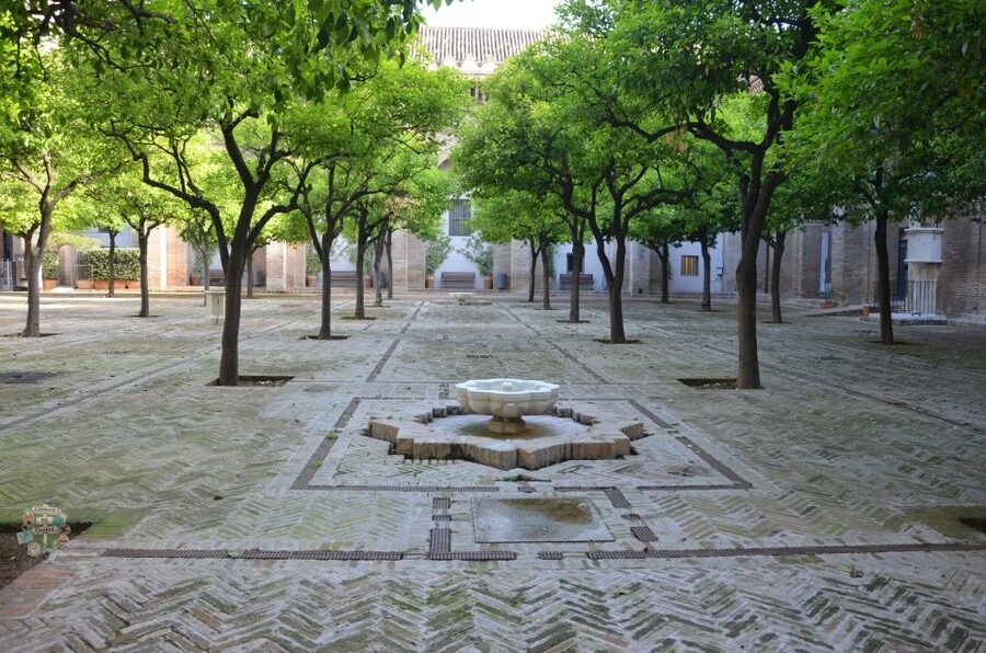 Seville: Cathedral, Giralda, and Royal Alcázar Guided Tour - Giralda Tower Climb: Moorish Minaret to Bell Tower Views
