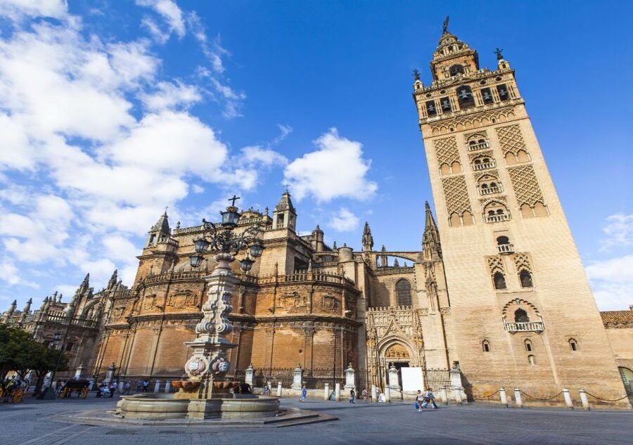 Seville: Cathedral & Giralda Guided Tour with Entry Tickets - Why Seville Cathedral and the Giralda Pair So Well