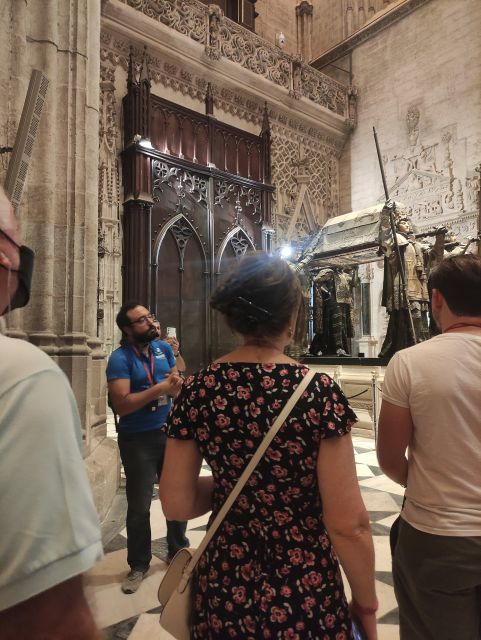 Seville: Cathedral & Giralda Guided Tour with Entry Tickets - Meeting the Guide and Finding Your Start Point