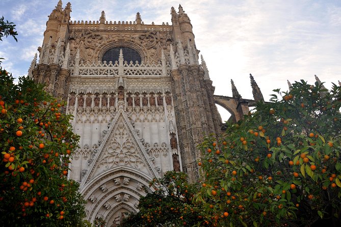 Seville Cathedral & Giralda: Guided Tour with Fast-Track Tickets - Patio de los Naranjos and the Cathedral Interior, Without the Rush