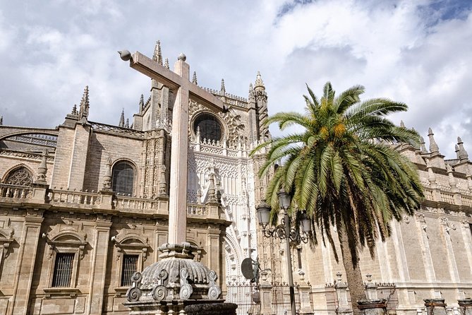 Seville: Cathedral Guided Tour with Priority Access - Special dates (4 to 7 December): reduced cathedral access