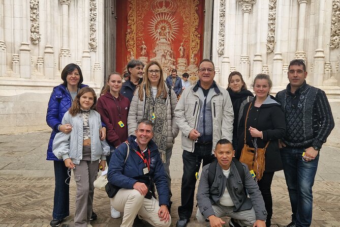 Seville: Cathedral Guided Tour with Priority Access - Golden altarpiece and art across 44 chapels