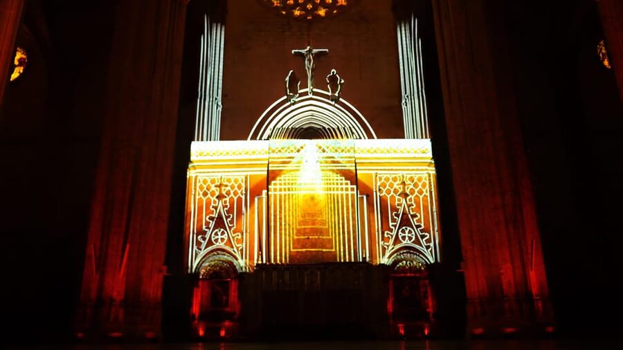 Seville: Cathedral of Seville Guided Night Tour & Light Show - Your Guide’s Role: Turning a Monument into a Story