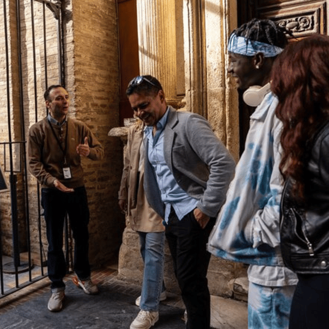 Seville: CATHEDRAL TINY GROUP SKIP THE LINE - Seville Cathedral Tour: Gothic Grandeur with Clear Explanations