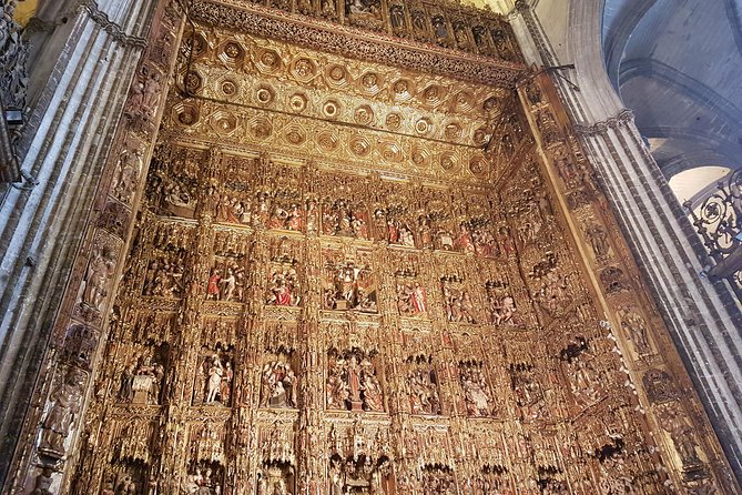 Seville Cathedral Tour including tickets and skip the line entry - Pacing in a crowded cathedral: how to not feel rushed