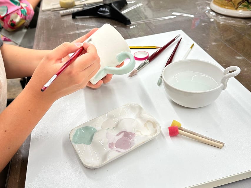 Seville: Ceramic painting workshop - The Two-Hour Workshop: How Your Painting Session Actually Flows