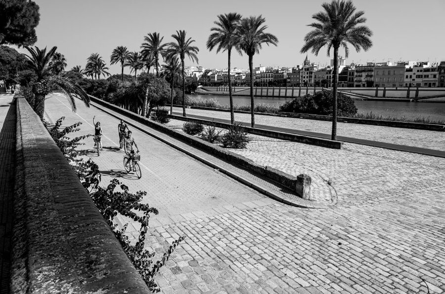 Seville: City Sightseeing and Local Culture Bike Tour - How the ride timing, pace, and group flow really work