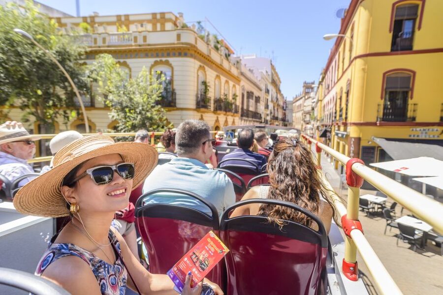Seville: City Sightseeing Hop-On Hop-Off Bus Tour - Key things that make this bus tour work in Seville