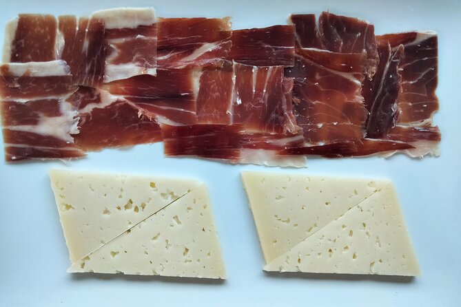 Seville: Cruise along the Guadalquivir River with appetizer - Seville’s River Views, plus an Aperitif on the Guadalquivir