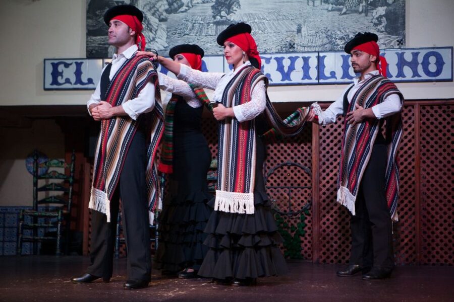Seville: El Patio Sevillano Flamenco Show Ticket & Dinner - El Patio Sevillano, right in the heart of Seville’s nightlife