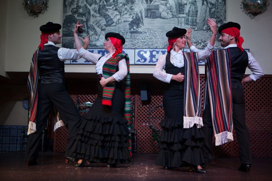 Seville: El Patio Sevillano Flamenco Show Ticket & Dinner - What to watch for: palos, palillos, fans, hats, capes