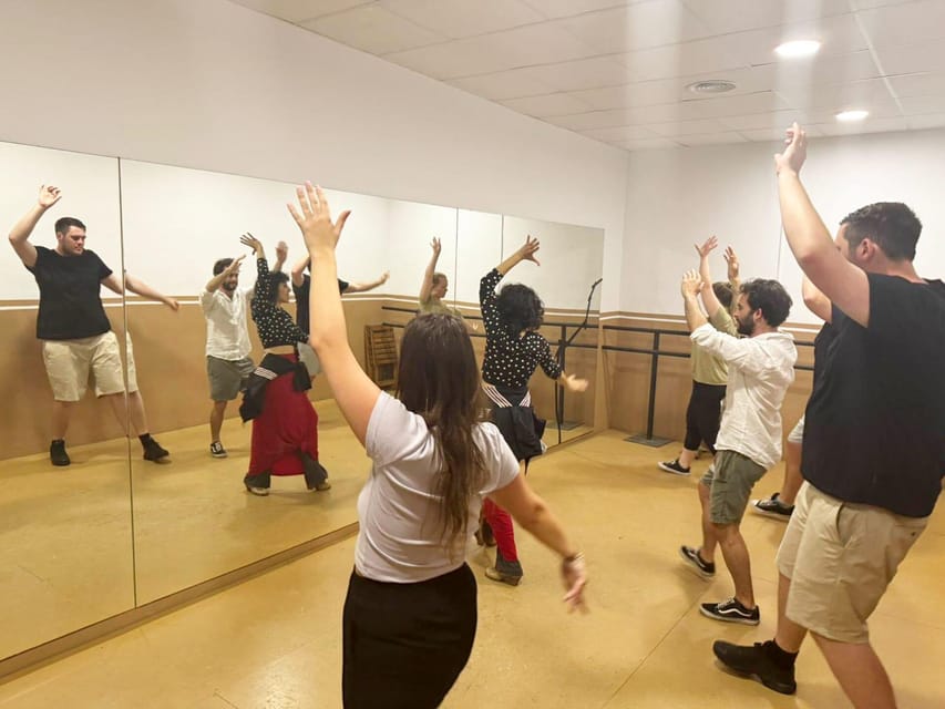 Seville: Enjoy a class of approach to flamenco - The singing connection: why the meaning part matters