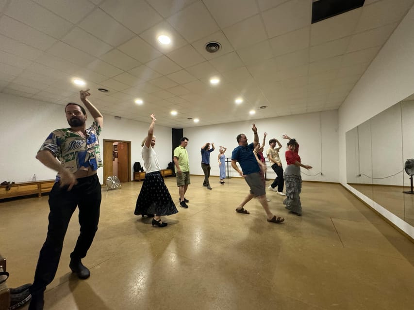 Seville: Enjoy a class of approach to flamenco - Price and value: $41 for 1 hour of coached flamenco basics