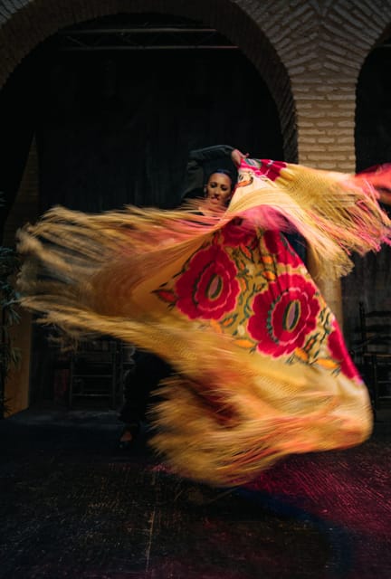 Seville: Enjoy a class of approach to flamenco - Meet-up in Seville, and how to not waste time looking around