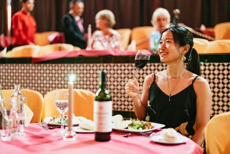 Seville: Flamenco at El Palacio Andaluz with Optional Dinner - What Happens During the 1.5-Hour Flamenco Show
