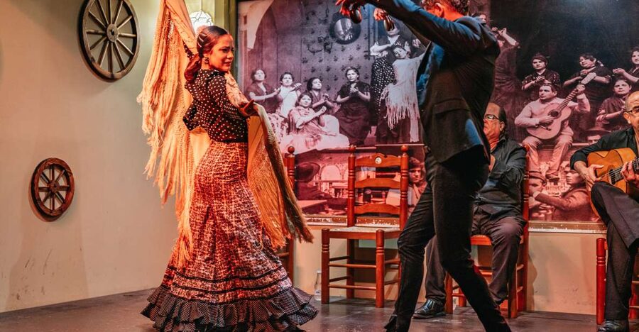 Seville: Flamenco Show with Andalusian Dinner at La Cantaora - The meal setup: tapas option vs chef-suggested menu