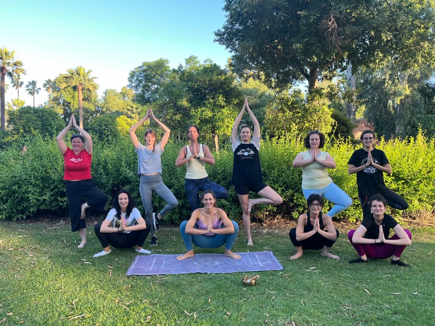 Seville: Group Yoga classes All levels - in French - The 1-hour Monday session: what the class flow feels like