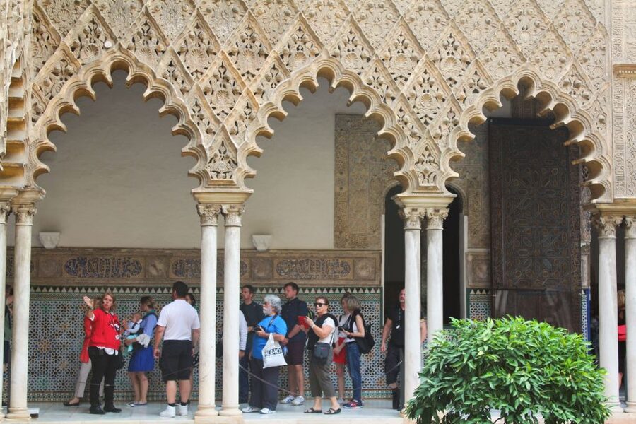 Seville: Guided Sightseeing Day Tour - Salvador Square and El Salvador church: the square feels alive