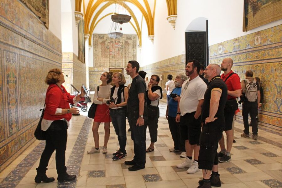 Seville: Guided Sightseeing Day Tour - Seville Cathedral and the Giralda: big views, clear context