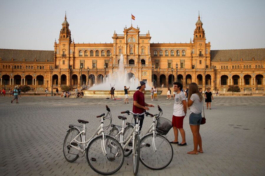 Seville: Guided Sunset Bike Tour - Getting set up at Mercado del Arenal, stand 48