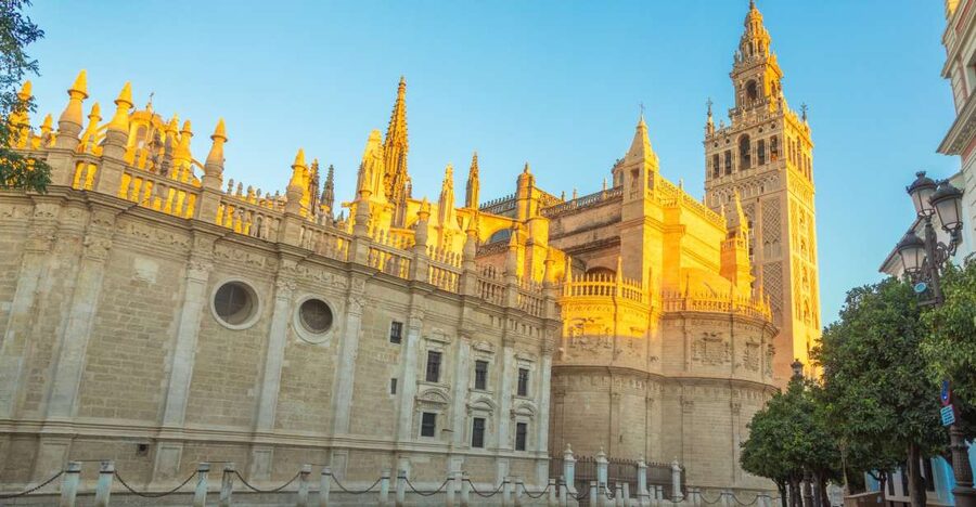 Seville: Guided Tour of Cathedral of Seville & Giralda Tower - Entering the Seville Cathedral: World-Class Gothic With Human Scale