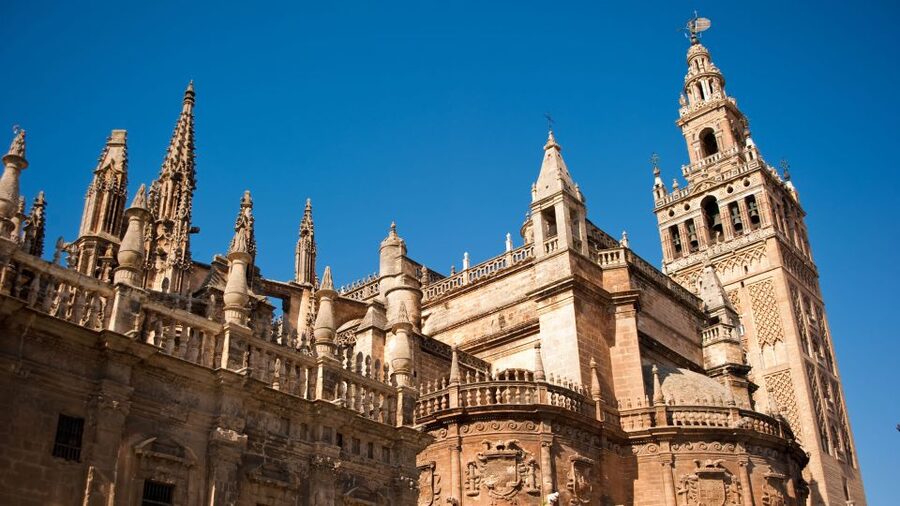 Seville: Guided Tour with Cathedral & Giralda Entrance - Live Guide + Audioguides: How the Tour Is Delivered