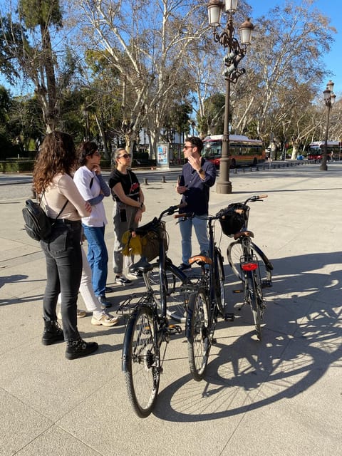 Seville: Highlights Bike Tour - Alcázar, Seville Cathedral, and Santa Cruz on two wheels