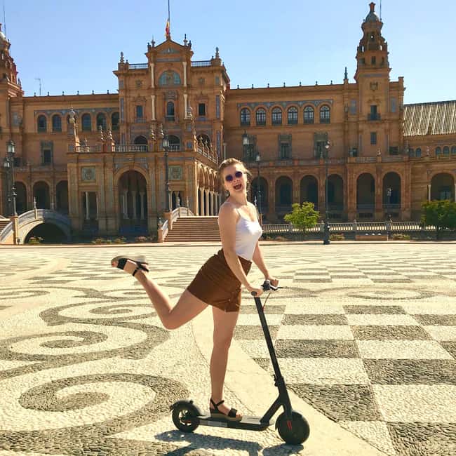 Seville: Highlights Bike Tour - Meet-up on Calle Federico Sánchez Bedoya, seat check, and helmet on