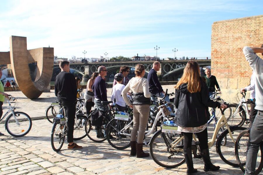 Seville: Historic Center Bike Tour - Riding the former defensive walls near Macarena and the Alcázar area