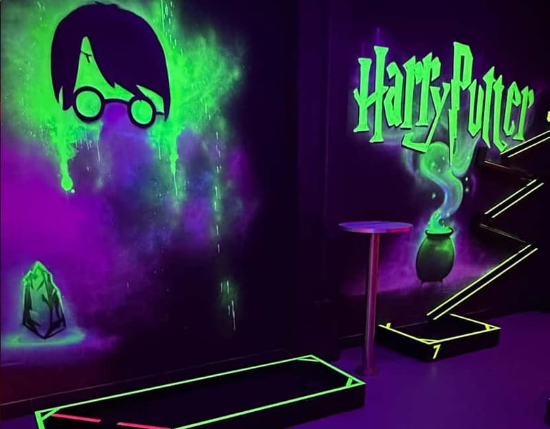 Seville: Indoor UV 18 hole Minigolf Experience - What makes Sevilla’s indoor UV minigolf so fun