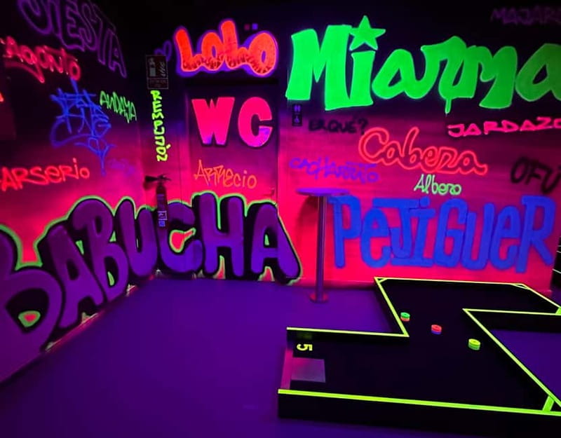 Seville: Indoor UV 18 hole Minigolf Experience - 18 UV-lit holes: how the course experience really plays