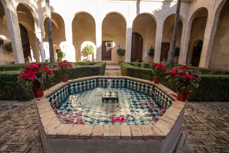 Seville: Palacio de Las Dueñas Entry Ticket and Guided Tour - Start at the Main Entrance, Then Let the Courtyards Set the Tempo
