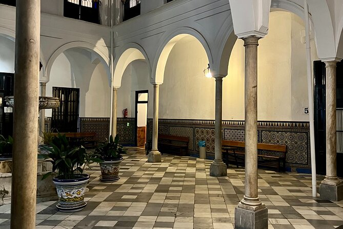 Seville Paranormal Small-Group Walking Tour - Guides, suspense, and why the small group matters